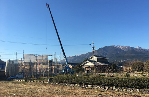 菰野のむくり屋根の家棟上げ