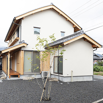 菰野のむくり屋根の家